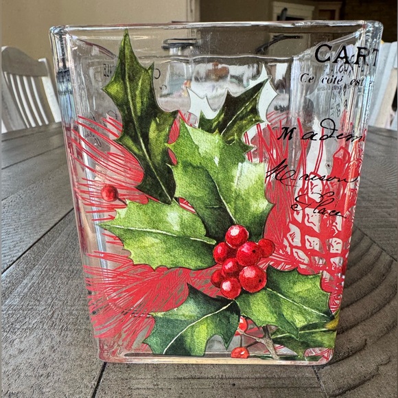 Cardinal and Holly Glass Cube Vase - Picture 4 of 10